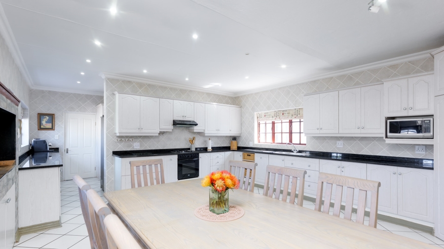 5 Bedroom Property for Sale in Struisbaai Western Cape